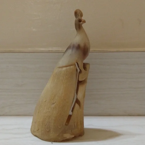Vintage Hand-Carved Peacock Figurine - Made From Water Buffalo Horn - Picture 3 of 5